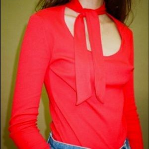 Lisa Says Gah Dree Tie Neck